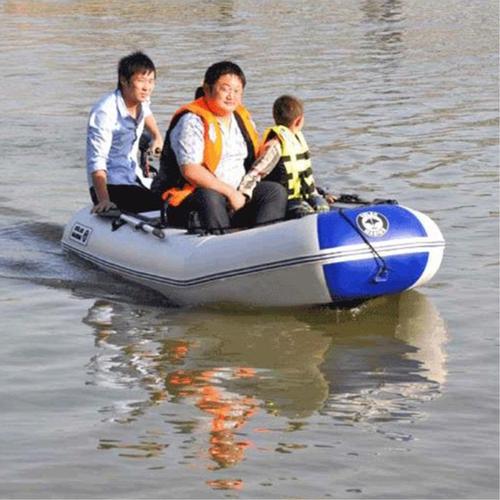 黄竹镇公园游玩充气漂流船